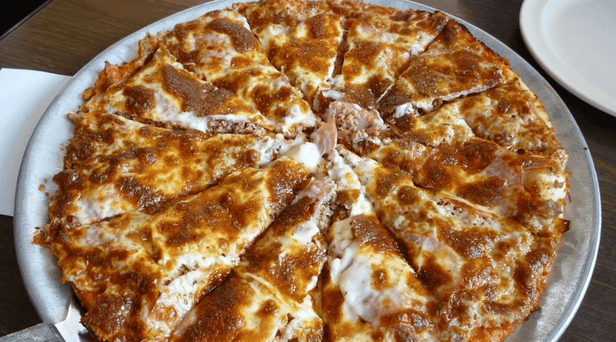 Bill Bobe’s Pizzeria: A Vincennes Tradition Hand-Tossed with Love for Over 70 Years
