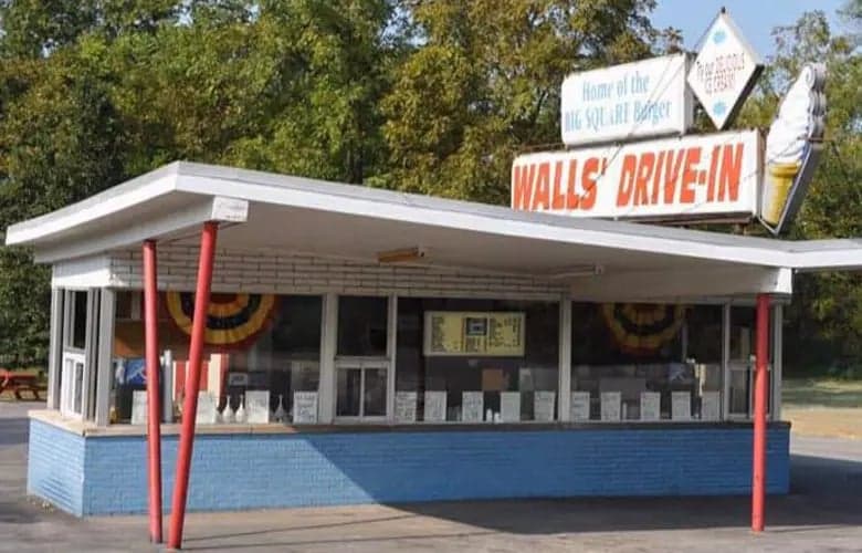 Walls’ Drive-In: A Must-Stop Classic in Cannelton, Indiana