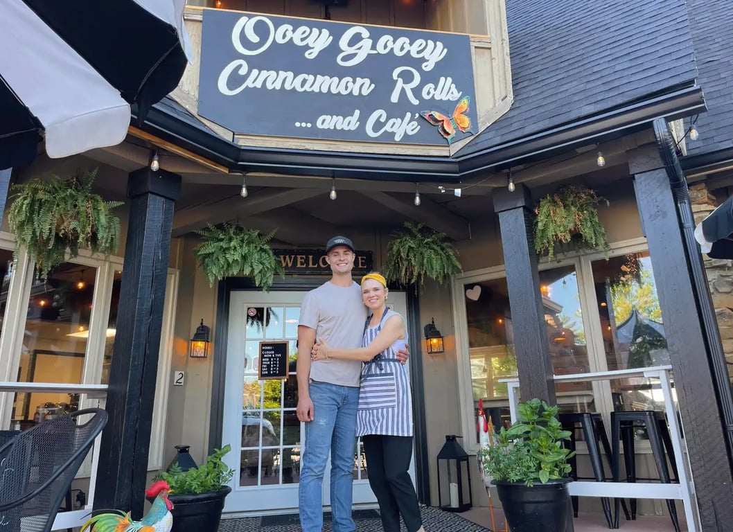 Ooey Gooey Cinnamon Rolls & Café: Nashville’s Sweetest Stop in 2025