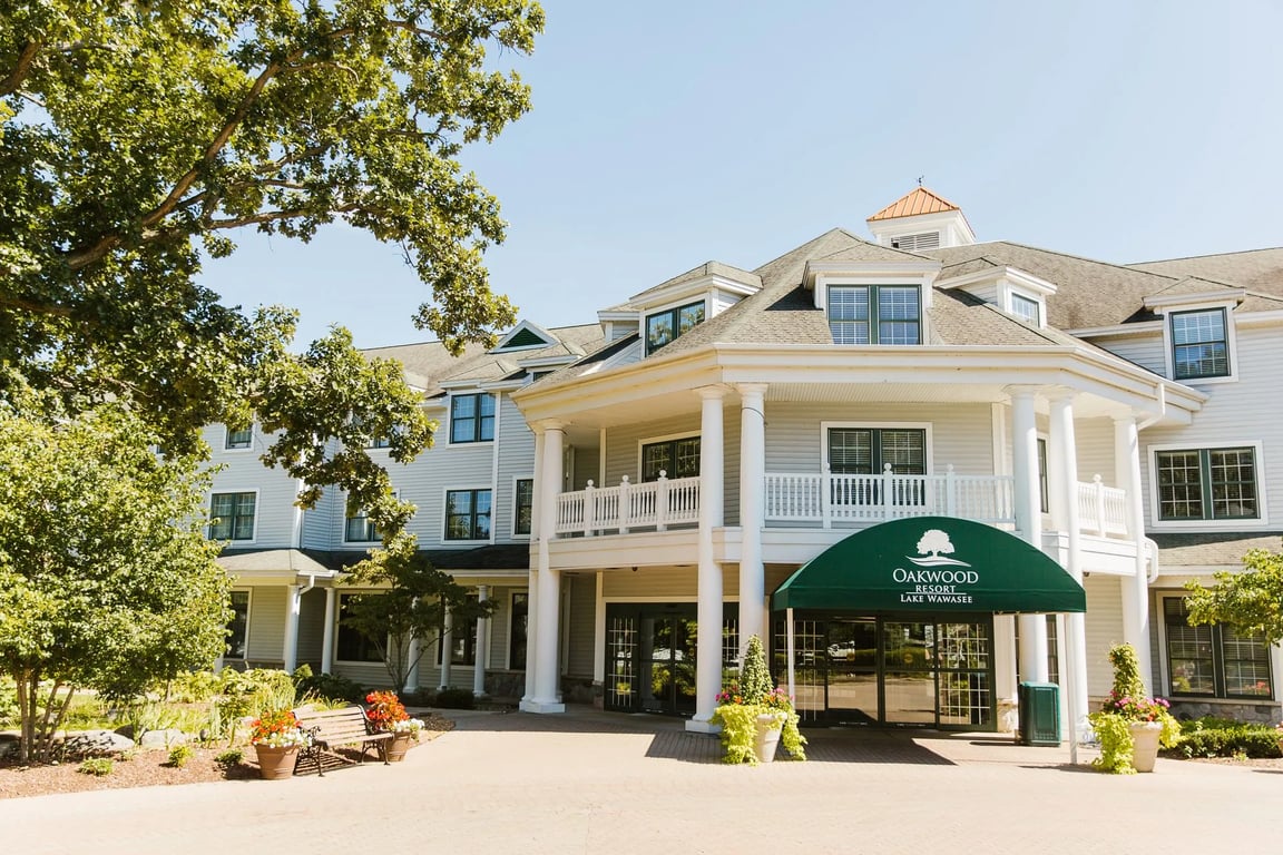 Hidden Gem: Oakwood Resort – A Serene Lakeside Getaway in Syracuse, Indiana