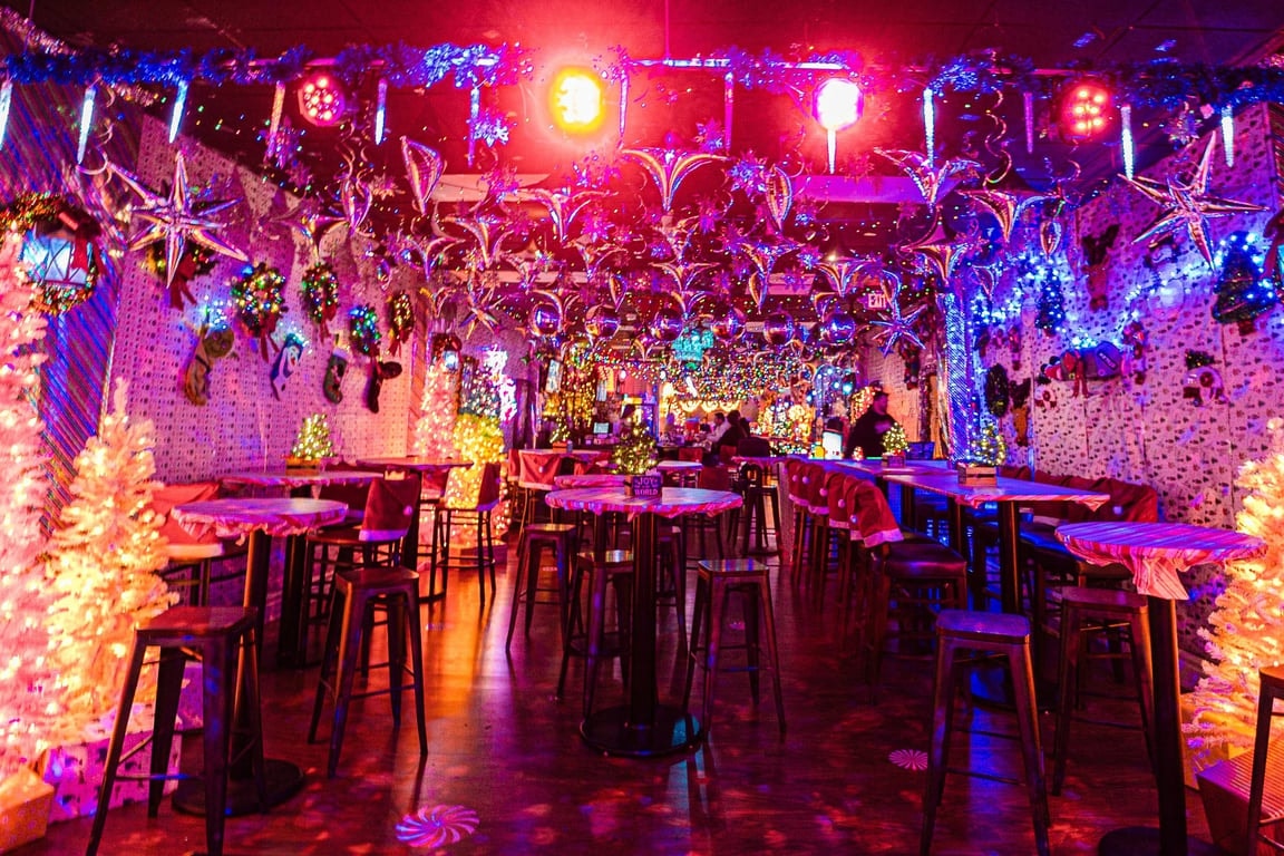 The Coterie: Kokomo's Coolest Hangout for Burgers and Cocktails