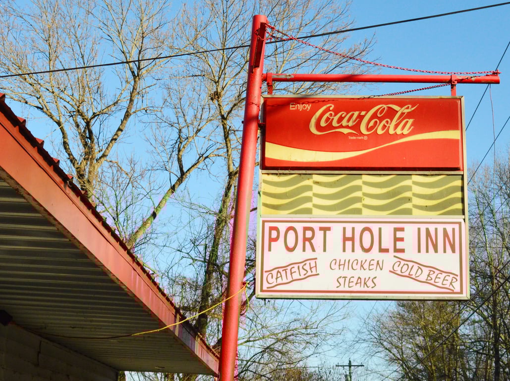 The Porthole Inn: A Beloved Lakeside Tradition in Unionville, Indiana