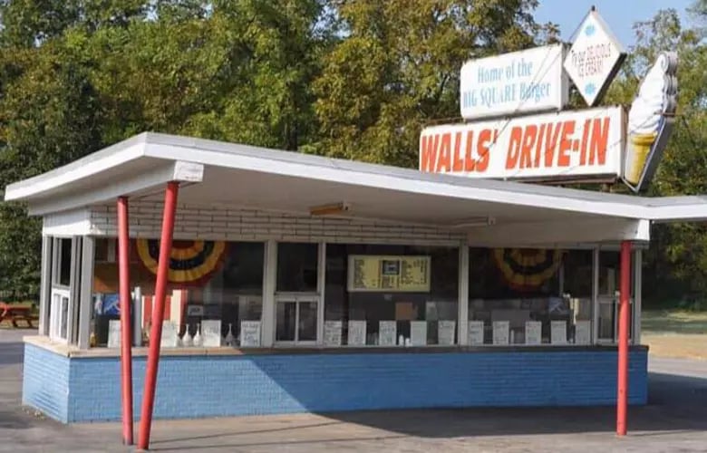 Walls’ Drive-In: A Must-Stop Classic in Cannelton, Indiana